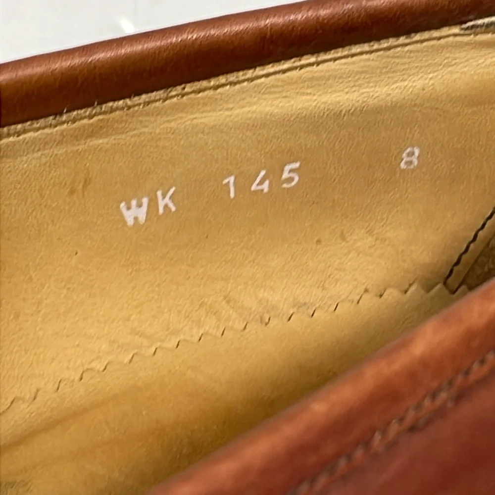 Barneys New York Size‎ 8 brown leather penny loafers. Excellent used condition.